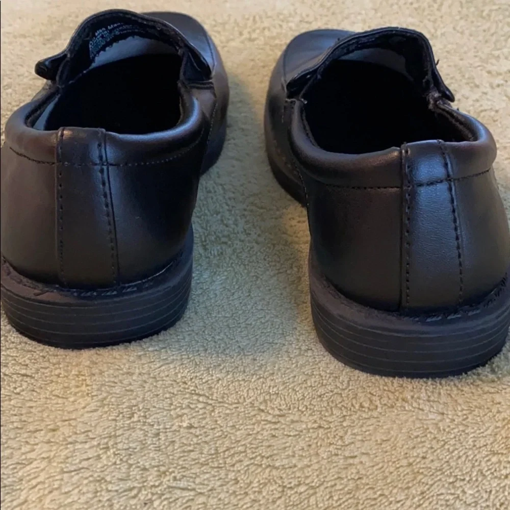 Smart Fit black shoes kids size 9 1/2 durable